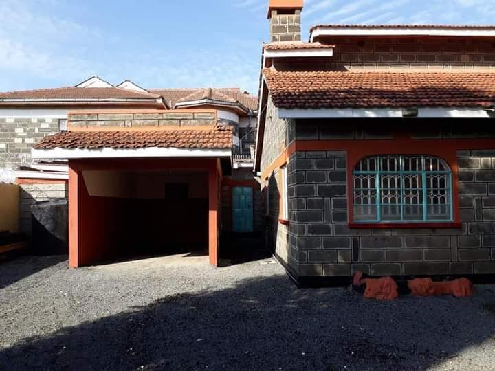 3bdrm own compound for rent at blankets Nakuru